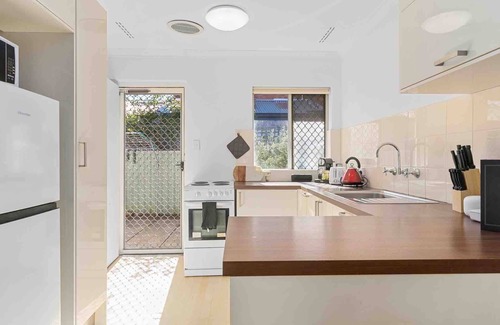 Attadale Apartment | Getaway Villa: 2BR, Sleeps 4, 2 Car Bays, Near Beach