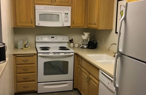 Historic Tennis Club Apartment | GetAways at Palm Springs Tennis Club