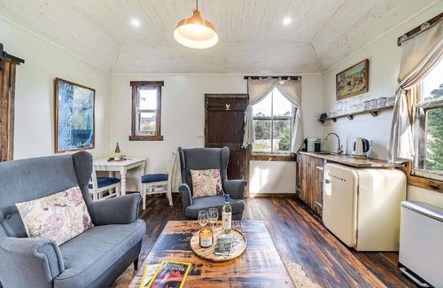 Kangaroo Valley Cabin | Getawayz NSW - Scribbly Gum Cottage - Rustic, Picturesque, Romantic - Kangaroo Valley