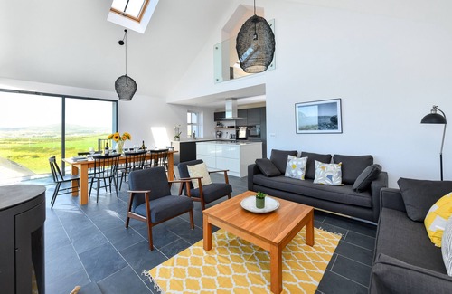 Aberdaron House | Geufron House - Four Bedroom House, Sleeps 8