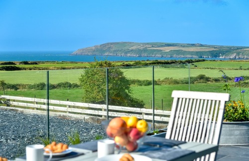 Aberdaron House | Geufron House - Four Bedroom House, Sleeps 8
