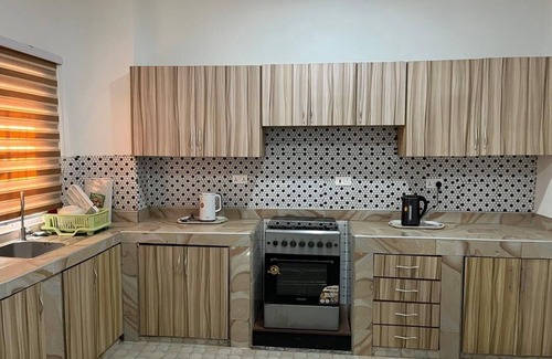 Accra House | GHL G Floor 2-bedroom Sleep 4. DSTV, WiFi and Solar for work or leisure.
