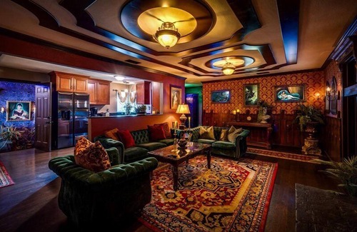 Fullerton House | Ghostly Retreat/15 Min to Disney w/Hot Tub!