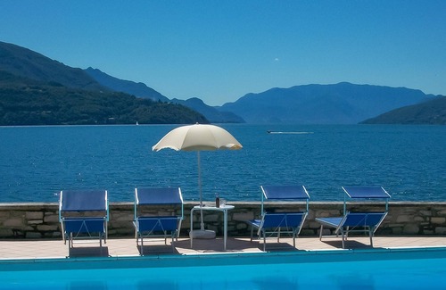 Consiglio di Rumo Apartment | GiardinoLago Rosso Holiday flat on the lake with pool