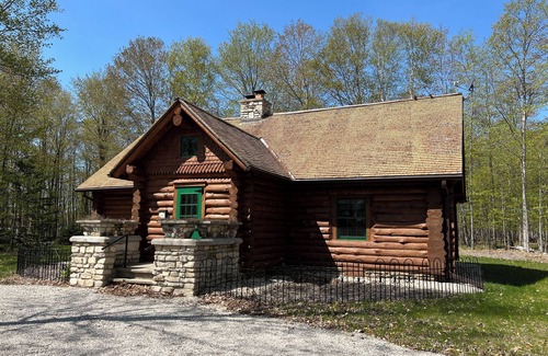 Washington Island House | Gibby's Log Cabin Retreat