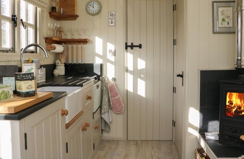 Preston Candover Cottage | GIBSON'S HUT, romantic, luxury holiday cottage in Alresford