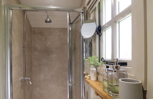 Preston Candover Cottage | GIBSON'S HUT, romantic, luxury holiday cottage in Alresford