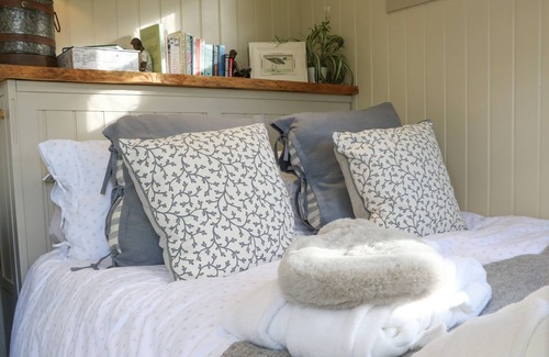 Preston Candover Cottage | GIBSON'S HUT, romantic, luxury holiday cottage in Alresford