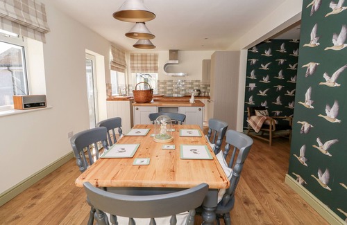 Woodhall Spa Cottage | GIGGLING GOOSE COTTAGE, pet friendly, with open fire in Woodhall Spa