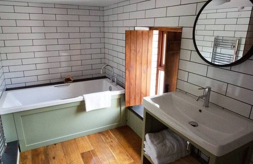 Clynderwen Cottage | Gilfach Cottage · Cosy Cottage in Wild Countryside by Llys-y-Fran