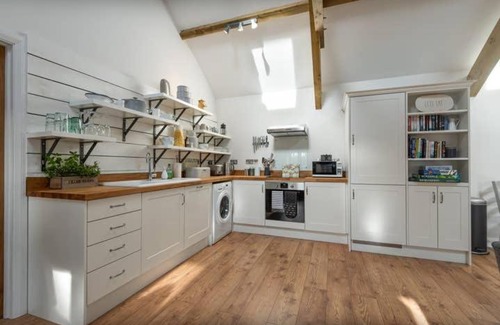 Liskeard House | Gilliflower 1 bedroom cottage at Trethwale Barns Holiday Home