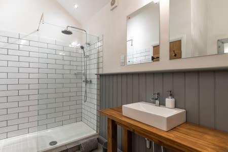 Liskeard House | Gilliflower 1 bedroom cottage at Trethwale Barns Holiday Home