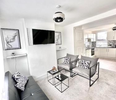 Gillingham House | Gillingham 4 bed Guest House