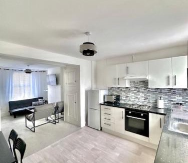 Gillingham House | Gillingham 4 bed Guest House