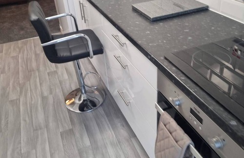 Gillingham House | Gillingham 4-bed Stay - Wifi, Parking, Ldn Access