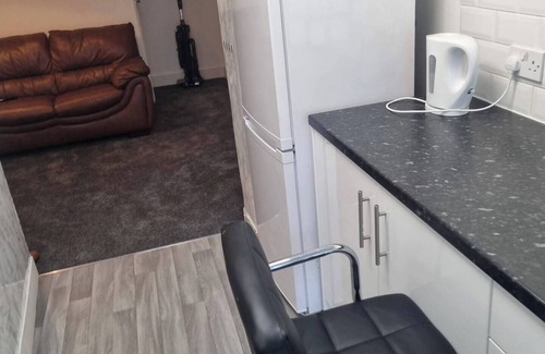 Gillingham House | Gillingham 4-bed Stay - Wifi, Parking, Ldn Access