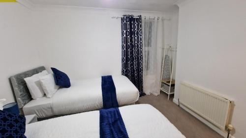 Gillingham House | Gillingham Home - Sleeps 4 - Comfort & Convenience