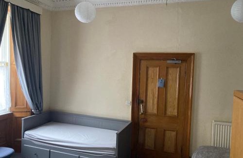 Tollcross Apartment | Gilmore Flat