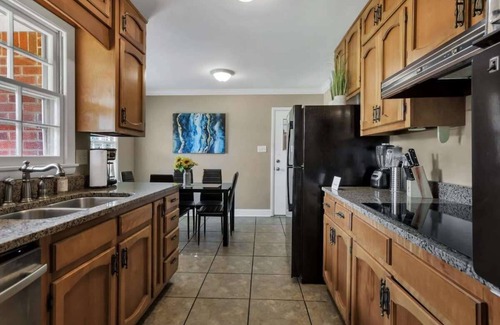 Madison House | Gilmore Retro Pad