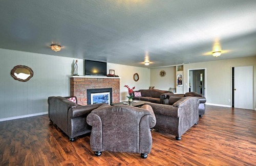 Gilroy House | Gilroy Home with Deck on 20 Acres, 7 Mi to Downtown!