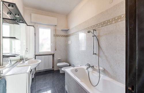 Fano Villa | Gimarra cottage with parking 300m from the sea