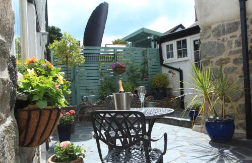 St. Keverne House | Ginentonic Cottage