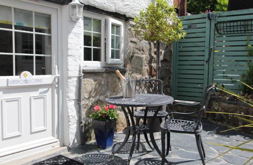 St. Keverne House | Ginentonic Cottage
