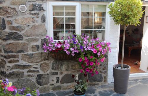 St. Keverne House | Ginentonic Cottage