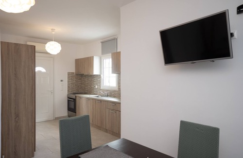 Plintri Apartment | Ginger Gold Apt Getaway with Shared Pool
