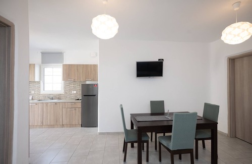 Plintri Apartment | Ginger Gold Apt Getaway with Shared Pool