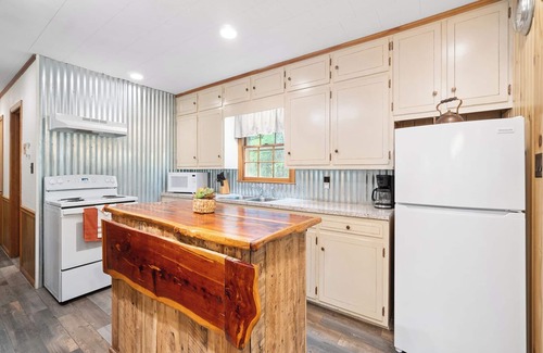 Newland Cottage | Gingercake Mountain Cottage on the east edge of Linville Gorge