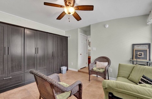 Vollintine-Evergreen House | Ginkgo Garden Inn Cottage