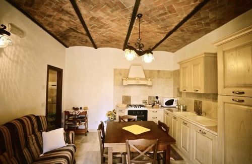 Foiano della Chiana Apartment | Girasole-Apartment-Comfort-Private Bathroom-Garden view