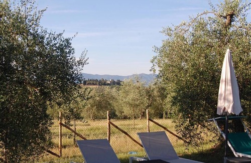 Foiano della Chiana Apartment | Girasole-Apartment-Comfort-Private Bathroom-Garden view