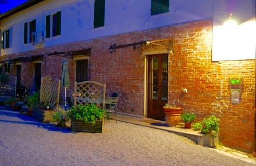 Foiano della Chiana Apartment | Girasole-Apartment-Comfort-Private Bathroom-Garden view