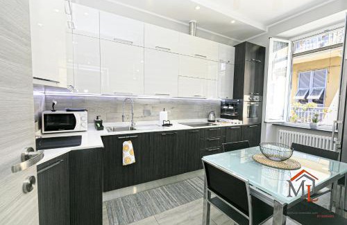 Sestri Ponente Apartment | Girasole House BY ML WHITE HOUSE