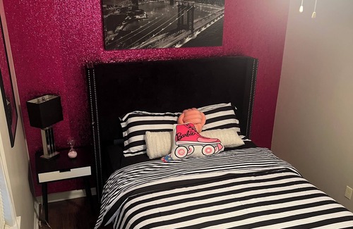 Decatur House | Girly Theme bungalow, 10 minutes to downtown. 25 minutes to the airport.