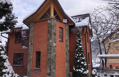 Yaremche House | Girske Povitria Cottage