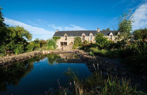 Neant-sur-Yvel House | Gite Bretagne Brocéliande piscine