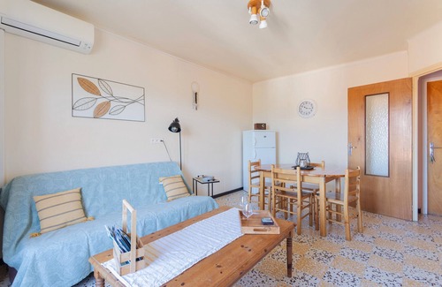 Banyuls-dels-Aspres Apartment | Gîte 'Canigou' with Mountain View, Wi-Fi, and Air Conditioning