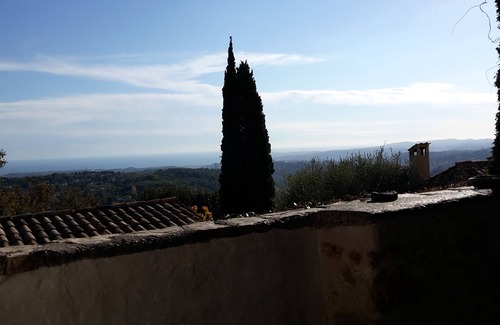 Saint-Jeannet Cottage | Gite de groupe La Ferrage in the heart of the cote d'azur. top value for money.