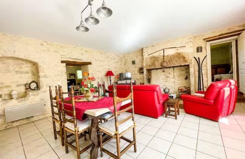 Martel Bed & Breakfast | Gite for 25 people with swimming pool and jacuzzi