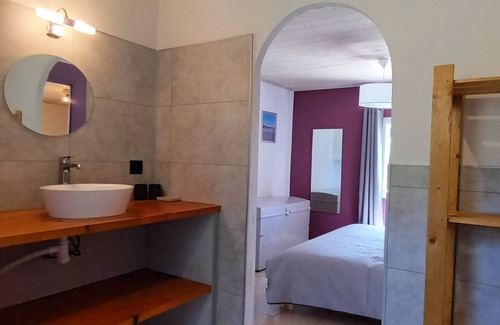 Besse-sur-Issole House | Gîte in the heart of nature and in absolute calm for couples (+ possibly young children)