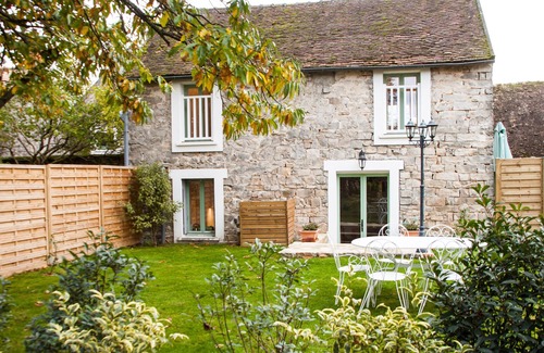 Arbonne-la-Foret House | Gîte Isatis "Côté Groupes" / On the edge of the forest in a charming village