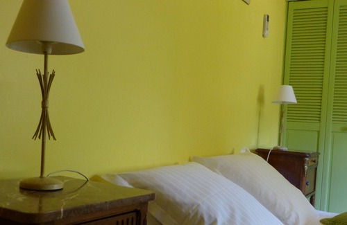 Laudun Cottage | Gîte l Oliveraie for 2 persons or family with 2 small children.