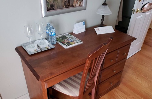 Mauricie Bed & Breakfast | Gîte le Grandelinois - L'Emilie - Room with Queen bed