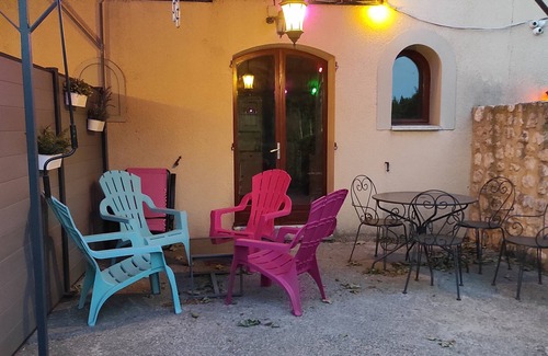 Velleron Cottage | Gite les Cypres in Velleron, on the edge of Sorgues