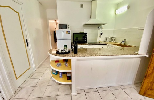 Villeneuve-de-Berg House | GITE LES GEAIS* JACUZZI and PRIVATE GARDEN