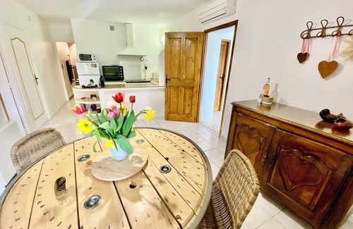 Villeneuve-de-Berg House | GITE LES GEAIS* JACUZZI and PRIVATE GARDEN