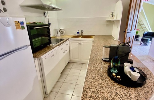 Villeneuve-de-Berg House | GITE LES GEAIS* JACUZZI and PRIVATE GARDEN